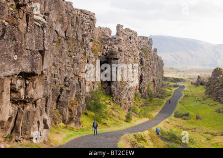 La Rift valley a Pingvellir, uno dei siti più visitati in Islanda. È stato a casa per il parlamento islandese ha Foto Stock