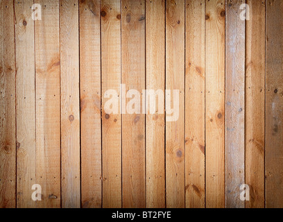 La superficie della parete di grunge coperto una rozza tavola in legno Foto Stock