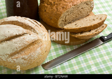 Una selezione di organico rustico artigianale panini gourmet. Foto Stock