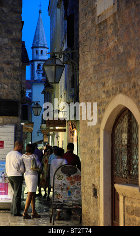 Montenegro, Budva, Città Vecchia, scena di strada di notte, Foto Stock