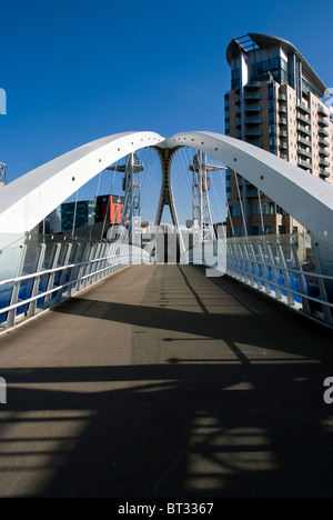 Imperial Point appartamento edificio, dietro il Millennium Bridge, nave Canal Salford Quays Manchester REGNO UNITO Foto Stock