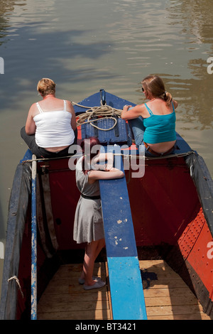 Narrowboats raccogliere nel cuore del Regno Unito il sistema di canale a Braunston per la Storica barca stretta e Canal Rally. DAVID MANSELL Foto Stock