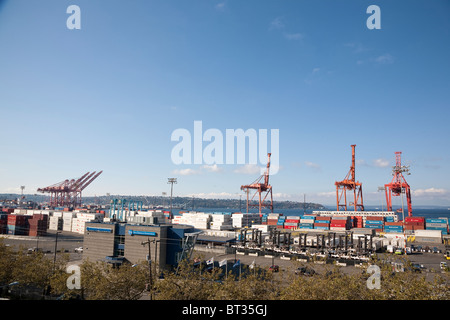 Porto di Seattle dal modo in Alaska viadotto. Immagine è stata scattata durante una chiusura dell'Alaska modo viadotto. Foto Stock