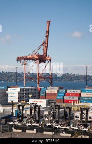 Porto di Seattle dal modo in Alaska viadotto. Immagine è stata scattata durante una chiusura dell'Alaska modo viadotto. Foto Stock