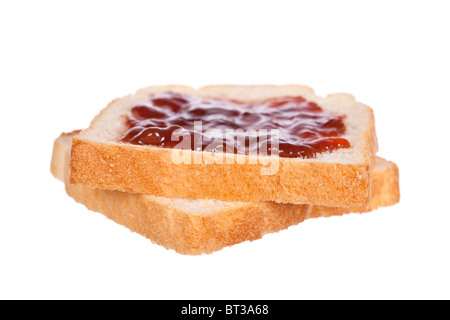 Due toast con marmellata di fragola isolati su sfondo bianco Foto Stock