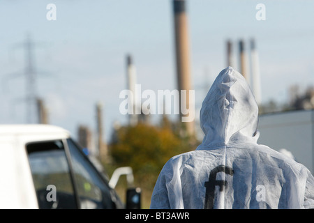 Dimostranti di risveglio grezzo blocco delle strade che conducono al guscio della raffineria di petrolio a Stanford Essex Foto Stock