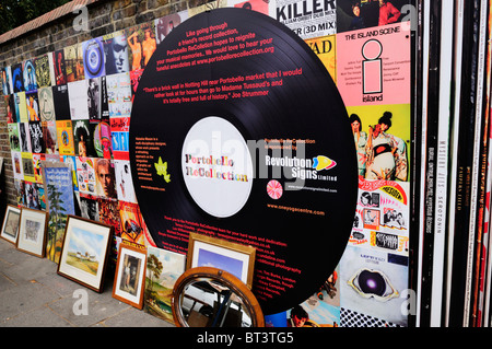 Portobello ReCollection decorato come vinile copertine di album, Portobello Road a Notting Hill, Londra, Inghilterra, Regno Unito Foto Stock