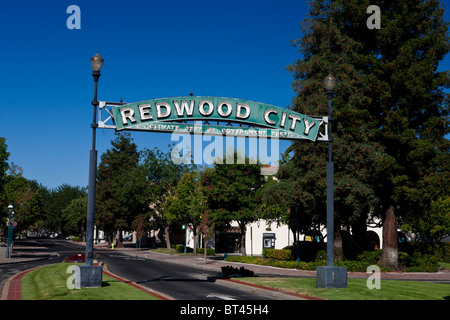 Segno di benvenuto con lo slogan del clima migliore dalla prova del Governo, Redwood City, California, Stati Uniti d'America Foto Stock