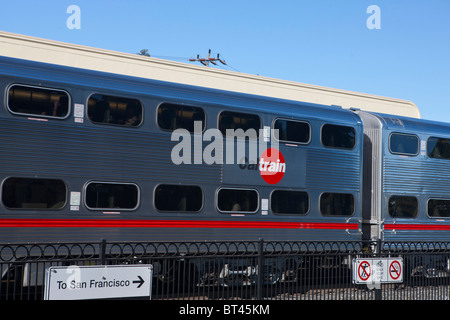 Caltrain double decker ferroviario di passeggeri, auto Palo Alto CalTrain Station, Palo Alto, California, Stati Uniti d'America Foto Stock