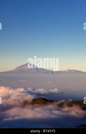 Isole Canarie La Gomera, Parco Nazionale di Garajonay (Sito UNESCO), la vista dell'isola di Tenerife e il Monte Teide dalla La Gomera Foto Stock