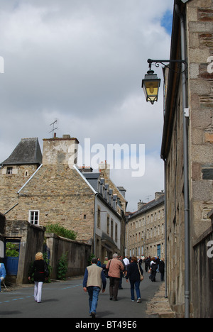 Scena di strada in Bretagna--Treguier, Francia Foto Stock