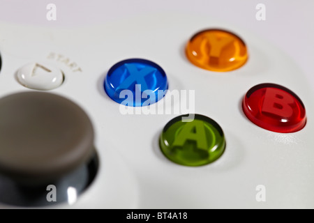 Ripresa macro di un controller Xbox 360 che mostra ciascuna delle quattro pulsanti (A, X, Y, B) Foto Stock