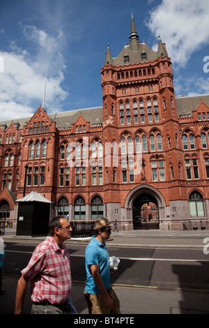 Rosso mattone architettura del Prudential Assurance edificio su High Holborn nel centro di Londra. Foto Stock