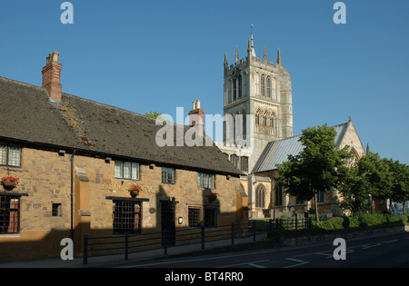 Anne of Cleves public house e St Marys chiesa, Burton Street, melton mowbray, leicestershire, England, Regno Unito Foto Stock