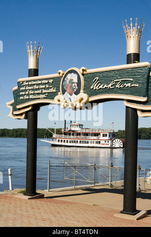 Il battello fluviale 'Marca di Twain', chiamato con il nome di Annibale, Missouri il figlio più famoso di tele, le acque del possente fiume Mississippi. Foto Stock