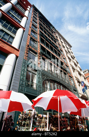 I fornitori di marciapiede e facciate di edifici, Soho NYC Foto Stock