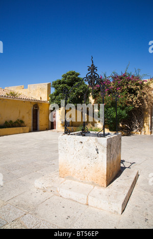 Una vista all'interno di Fort "Santa Catarina de Ribamar' in Praia da Roch, Algarve, Portogallo. Foto Stock