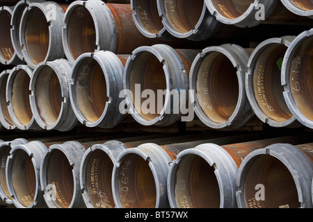 Olio di Luba Freeport. Tubi in piazzale di stoccaggio per l'utilizzo in offshore produzione di olio Foto Stock