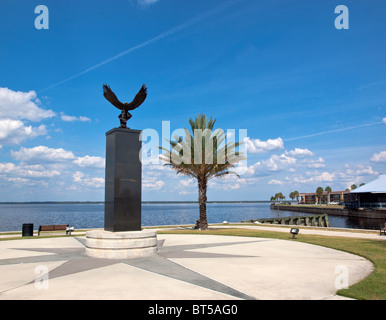 Veterans Memorial presso il porto di Sanford on Lake Monroe in Florida Foto Stock