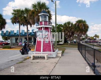 Romance faro crociere sul lago Monroe presso il porto di Sanford Florida Foto Stock