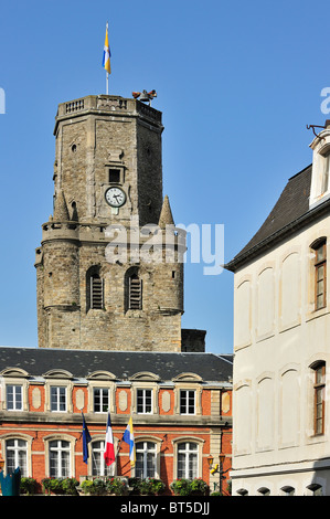 Il municipio e la torre campanaria a Boulogne-sur-Mer, Francia Foto Stock