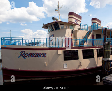 Romanticismo nave da crociera sul Lago Monroe presso il porto di Sanford Florida Foto Stock