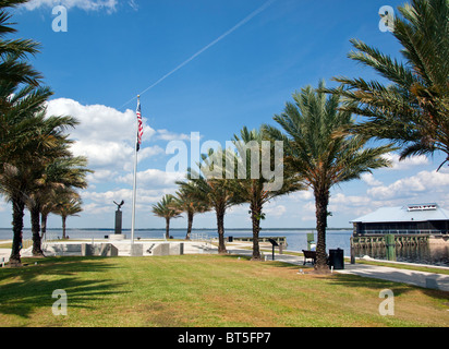 Veterans Memorial presso il porto di Sanford on Lake Monroe in Florida Foto Stock