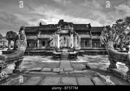 Una delle librerie nel complesso di Angkor Wat, Cambogia Foto Stock