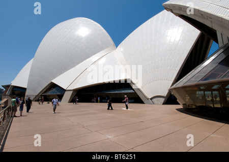 La Sydney Opera House e multi-sede performing arts center città australiana Sydney architetto danese Jørn Utzon, il Pritzker Prize, archit Foto Stock