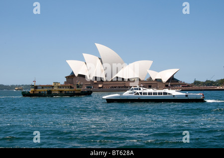 La Sydney Opera House e multi-sede performing arts center città australiana Sydney architetto danese Jørn Utzon, il Pritzker Prize, archit Foto Stock