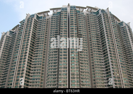 A torre alto Tung Chung Kin Road, Hong Kong raschiatore sky costa caraibica Housing Development si affaccia su hong kong airp Foto Stock