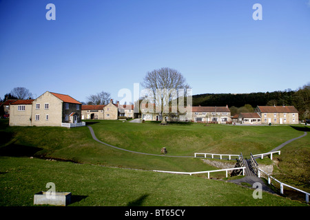 Bianco ponte di recinzione Hutton Le Hole North Yorkshire Yorkshire del nord Inghilterra Hutton Le Hole YORKSHIRE 21 Aprile 2010 Foto Stock