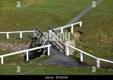 Bianco ponte di recinzione Hutton Le Hole North Yorkshire Yorkshire del nord Inghilterra Hutton Le Hole YORKSHIRE 21 Aprile 2010 Foto Stock