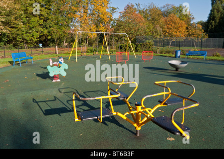 Svuotare il parco giochi a Abingdon, Autunno sunrise 1 Foto Stock