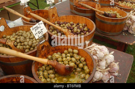 Le olive sul display in mostra Foto Stock