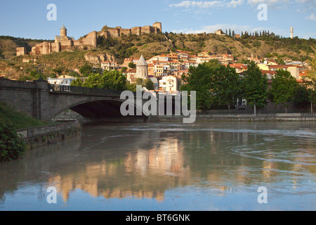 Fiume Kura, Castello di Narikala di Tbilisi, Georgia Foto Stock