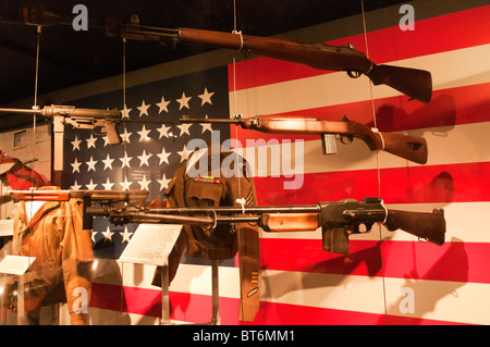 In Louisiana, New Orleans, la Nazionale Museo della seconda guerra mondiale, American fucile e visualizzazione uniforme Foto Stock