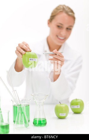 Ingegneria genetica - scienziato in laboratorio, OGM esperimento di prova Foto Stock