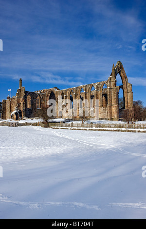 Bolton Priory a Bolton Abbey, North Yorkshire. Inverno Foto Stock