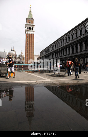 Il CAMPANILE DI PIAZZA SAN MARCO VENEZIA Italia Venezia Italia Venezia Italia 10 Settembre 2010 Foto Stock