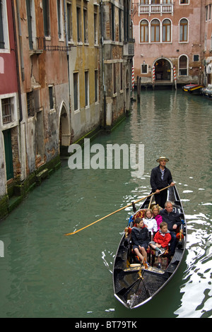 Tour di Venezia in gondola. Foto Stock