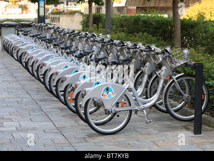 Biciclette a noleggio a Digione Francia Foto Stock