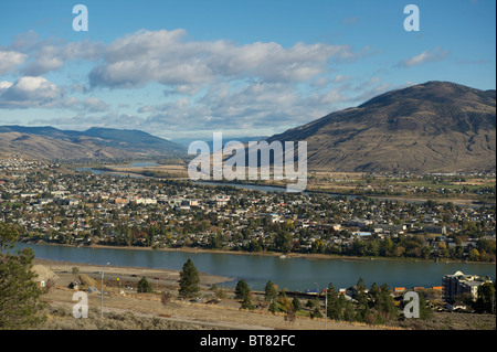 Kamloops, British Columbia, Canada Il Thompson fiume scorre attraverso il centro cittadino di Kamloops. Foto Stock