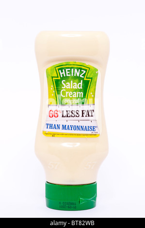 Un vicino la foto di una bottiglia di Heinz crema insalata contro uno sfondo bianco Foto Stock