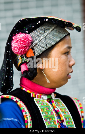 Ritratto di un yi ( Lolo ) donna. Foto Stock