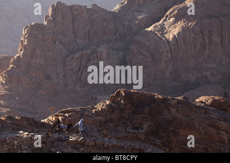 Djebel Musa o il Monte Sinai vicino a Saint Katherine o El Miga village, Sinai, Egitto, Africa Foto Stock