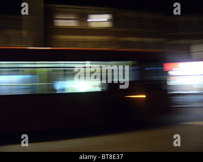 Vedere rosso - un libro per chiedere un maggiore accesso ai mezzi di trasporto pubblico di Londra per non vedenti e ipovedenti viaggiatori. Foto Stock