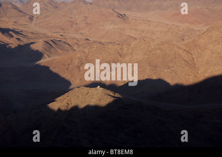 Djebel Musa o il Monte Sinai vicino a Saint Katherine o El Miga village, Sinai, Egitto, Africa Foto Stock