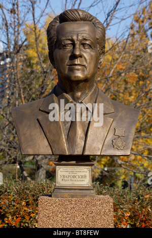 Busto di Yuri Vasilyevich Uvarov, direttore generale dell 'Electro', al Monumento caduti Park a Mosca, Russia Foto Stock