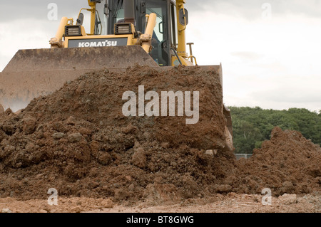 Scavatrice bulldozer bull dozer bulldozer macchina movimento terra spostando le attrezzature per macchine movimento terra costruzione pesante impianto strada lama posa b Foto Stock